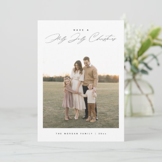 Holly Jolly Script Minimal Neutral Family Photo Feestdagenkaart (Staand voorkant)