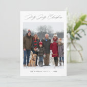 Holly Jolly Script Snowy Family Christmas Photo Feestdagenkaart (Staand voorkant)