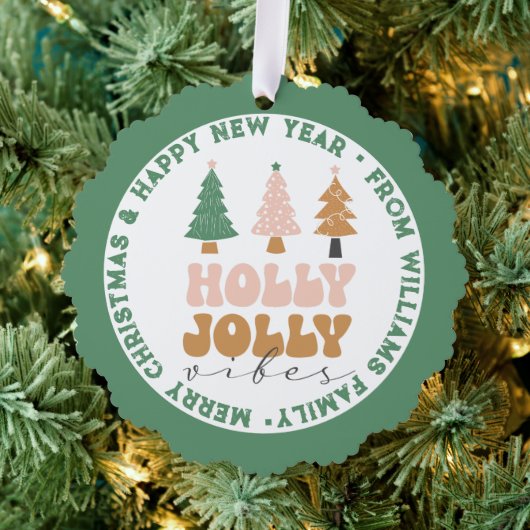Holly Jolly Vibes, Vrolijk Kerstfeest & Nieuwjaar Ornament Kaart (Insitu (Drie))
