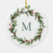 Holly Red Berry Monogrammed Krans Kerstmis Keramisch Ornament (Achterkant)
