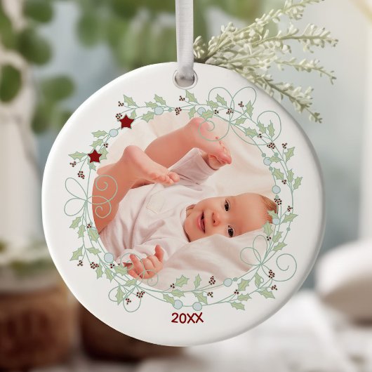 Holly Wreath - Baby Boy Eerste Kerstfoto Keramisch Ornament