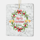 Holly Wreath en Bells on Marble Nana Keramisch Ornament (Links)