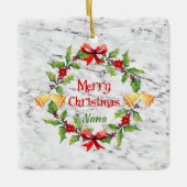 Holly Wreath en Bells on Marble Nana Keramisch Ornament (Voorkant)
