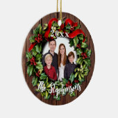 Holly Wreath Personalized Family Photo Keepomwille Keramisch Ornament (Rechts)