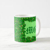 Holly Wreator met Monogram, Deep Green Coffee Mok (Voorkant rechts)