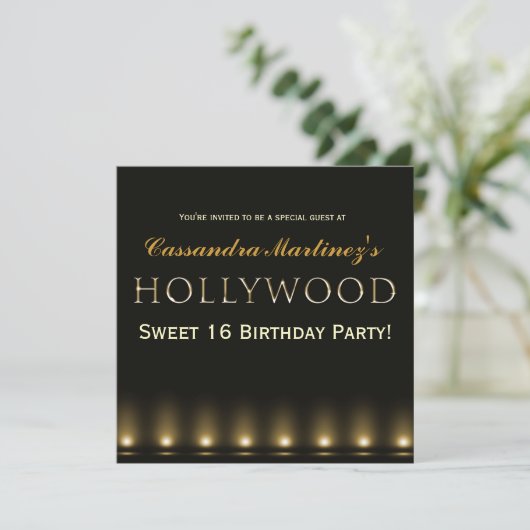 Hollywood Lights Gold Typography Party Uitnodiging (Staand voorkant)