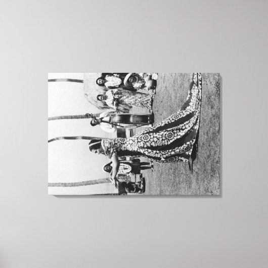 Holoku Hula Dancer met band PhotographyHawaii Canvas Afdruk (Voorkant)