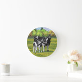 Holstein Cow & Cute Calf in Summer Pasture Ronde Klok (Huis)
