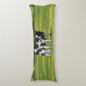 Holstein Koe & Cute Calf in zomerperiode Lichaamskussen (Voorkant Verticaal)