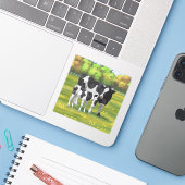 Holstein Koe & Cute Calf in zomerperiode Sticker (Laptop met iPhone)