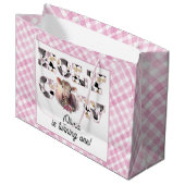Holy Koe Pink Gingham Girl Verjaardag Gift Bag Groot Cadeauzakje (Voorkant Gekanteld)