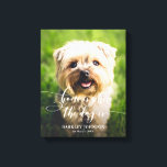 Home is waar de hond is aangepaste foto canvas kun afdruk<br><div class="desc">Charmante kalligrafie stijl letters lezen, "thuis is waar de hond is" over de foto van je eigen hond. Personaliseer deze verticale lay-out canvas kunst met de naam van uw familie of huisdier en het jaar dat ze lid zijn geworden van uw crew.</div>