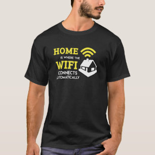 Home is waar de WiFi automatisch verbinding maakt T-shirt