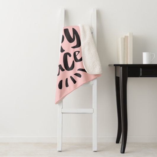 HOME mijn gelukkige plek!  Plaats: afbeelding roze Sherpa Deken (In situ)