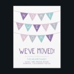 Home Moving Announcement Briefkaart voor thuisgebr<br><div class="desc">Kute en eenvoudig modern, modern, bewegend briefkaart met een schattige vlaggenbanner met meerdere kleuren die de vlag van de VUURVESTIGING in een handgeschreven lettertype met ruimte biedt om uw nieuwe adres hieronder toe te voegen. Voeg een bericht op de rug toe of verlaat leeg om een handgeschreven nota te schrijven....</div>
