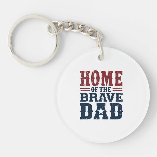 Home of the Brave Dad Keychain – Funny Pocket Gift (Voorkant)