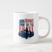 Home of the Brave Salute Tee Grote Koffiekop (Rechts)