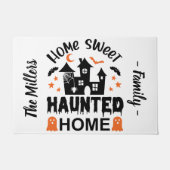 Home Sweet HAUNTED Home Halloween gepersonaliseerd Deurmat (Voorkant)