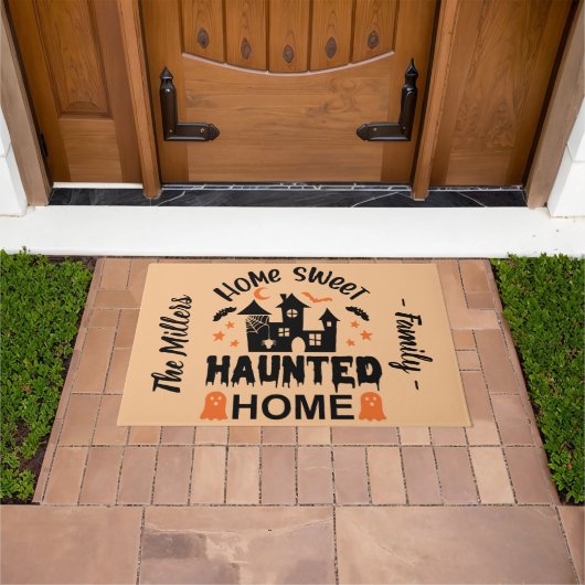 Home Sweet HAUNTED Home sinaasappel gepersonalisee Deurmat (Buiten)