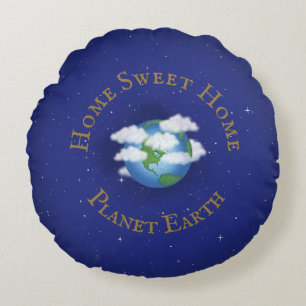 "Home Sweet Home Planet Earth" Whimsical Astronomi Rond Kussen