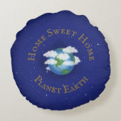 "Home Sweet Home Planet Earth" Whimsical Astronomi Rond Kussen (Achterkant)