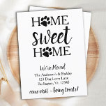 Home Sweet Home We've Moved Dog Pet Moving Briefkaart<br><div class="desc">Home! Laat je beste vriend je beweging aankondigen met deze leuke en grappige Home Sweet Home met de Paw Prints-hond die je aankondigingskaart beweegt. Personaliseer met namen en uw nieuwe adres en onderste tekst. Deze schattige aankondiging van de hond is een must voor alle hondenmoeders en -vaders, kattenliefhebbers en hondenliefhebbers!...</div>