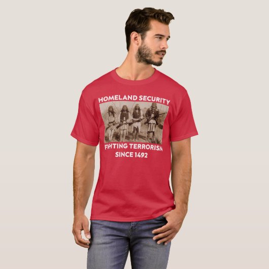 Homeland Security Vecht sinds 1492 Inheemse Ameri T-shirt (Voorkant volledig)