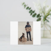 Homeless Cop Tee Shirt Briefkaart (Staand voorkant)