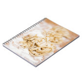 Homemade lintpasta, close-up notitieboek (Linkerzijde)