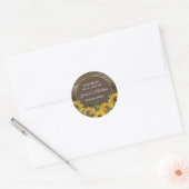 Homemade met liefdesgeel zonnebloemen Rustisch hou Ronde Sticker (Envelop)