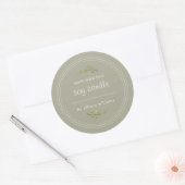 Homemade Soy Candle Pine Sprig schrijft op grijs Ronde Sticker (Envelop)