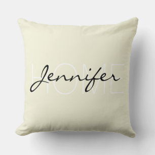 Homemonogram beige kleuren kussen