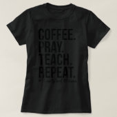 Homeschool mam koffee Pray Teach T-shirt (Design voorkant)
