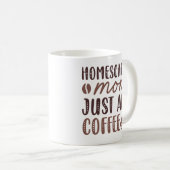 Homeschool mama voegt koffie toe koffiemok (Voorkant rechts)