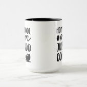 Homeschool mama voegt koffie toe mok (Midden)