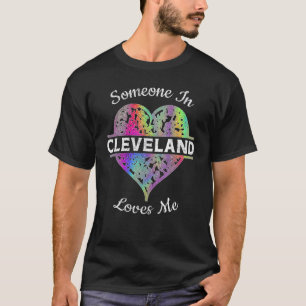 Hometown Rainbow Pride Heart Iemand in Cleveland T-shirt