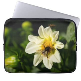 Hommel en witte dahlia foto laptop sleeve