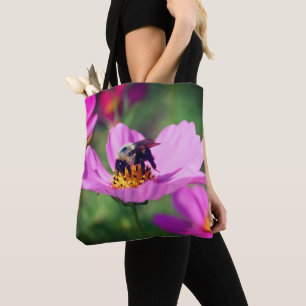 Hommeltje Op Roze Cosmos Bloem Close Up Tote Bag