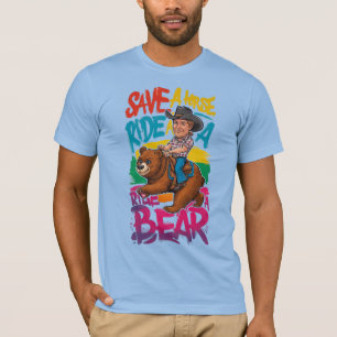 Homo beren trots redden een paard rijden op een be t-shirt