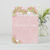 Homoseksueel lesbisch roze & witte bloemenbruiloft kaart (Staand voorkant)