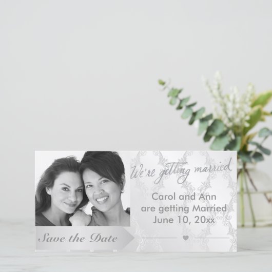 Homoseksuele zilveren damasten trouwfoto save the  save the date (Staand voorkant)