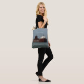 Hon James L. Oberstar over de canvas tas (Op model)