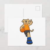 Hond als basketballer met basketbal briefkaart (Voorkant / Achterkant)