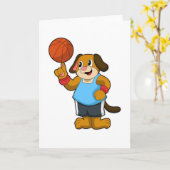 Hond als basketballer met basketbal kaart (Gele Bloem)