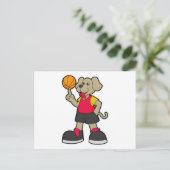 Hond als basketballspeler met basketbal briefkaart (Staand voorkant)