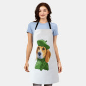 Hond Beagle in groene Franse baret Schort (Gedragen)
