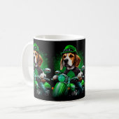 Hond Beagle rijdt fiets St. Patrick's Day Koffiemok (Voorkant links)
