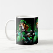 Hond Beagle rijdt fiets St. Patrick's Day Koffiemok (Links)