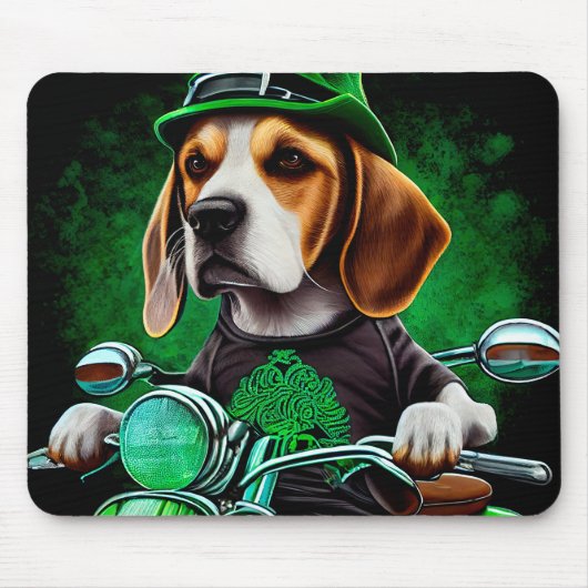 Hond Beagle rijdt op fiets St. Patrick's Day Muismat (Voorkant)