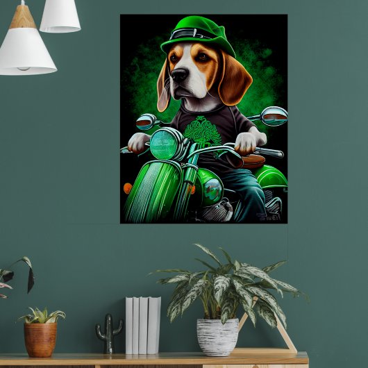 Hond Beagle rijdt op fiets St. Patrick's Day Poster (Woonkamer 1)